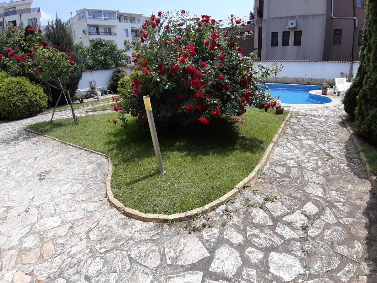 Guest Rooms Deva Burgas ภายนอก รูปภาพ